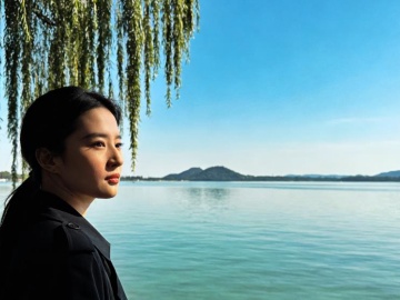 央视称“一觉醒来郭帆白改了”