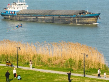 俄军S300被乌无人机摧毁后剧烈殉爆