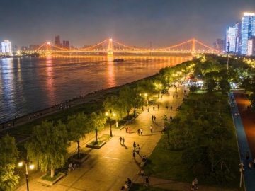 俄军S300被乌无人机摧毁后剧烈殉爆