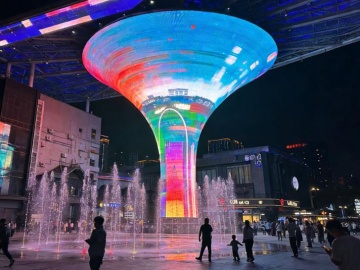 俄军S300被乌无人机摧毁后剧烈殉爆